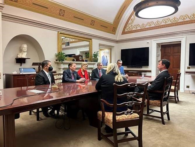•	U.S. Senators Richard Blumenthal (D-CT), Elizabeth Warren (D-MA), Alex Padilla (D-CA), Jeff Merkley (D-OR), and Ben Ray Lujan (D-NM) met with the Architect of the Capitol to discuss protecting the jobs of Senate cafeteria workers. 